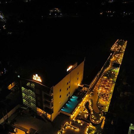 Hotel Aikawa Sauraha Exterior photo