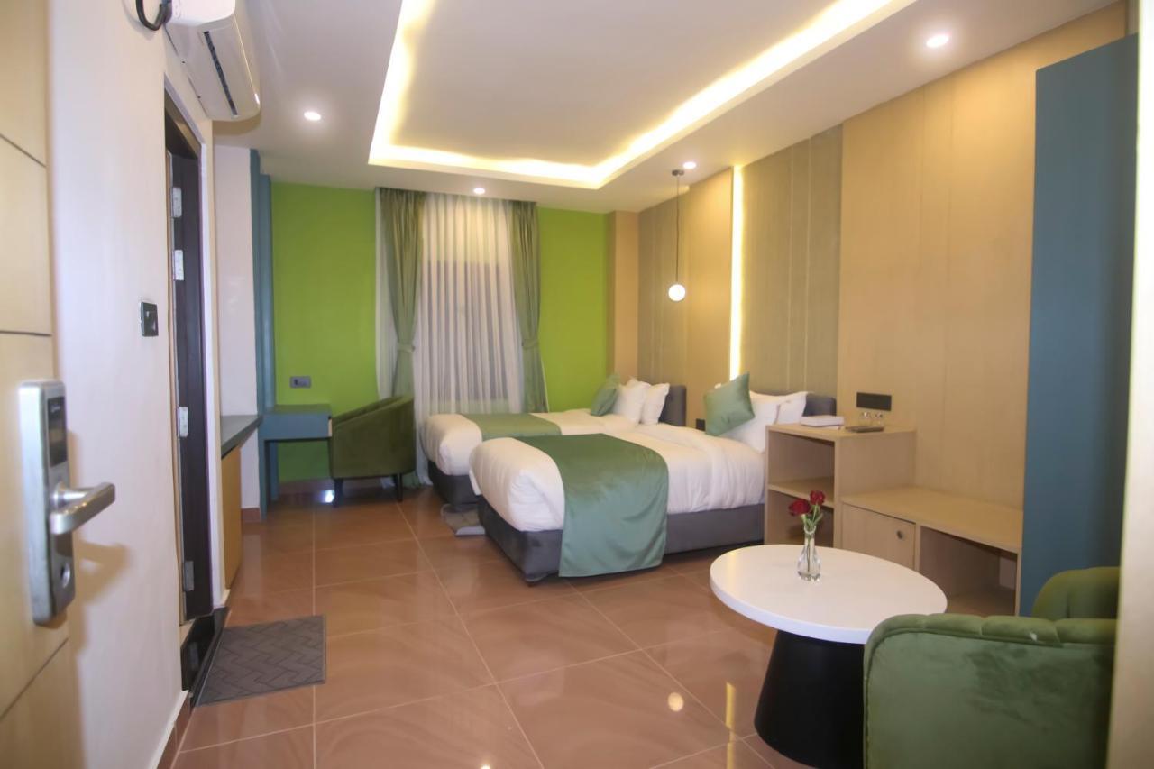 Hotel Aikawa Sauraha Exterior photo