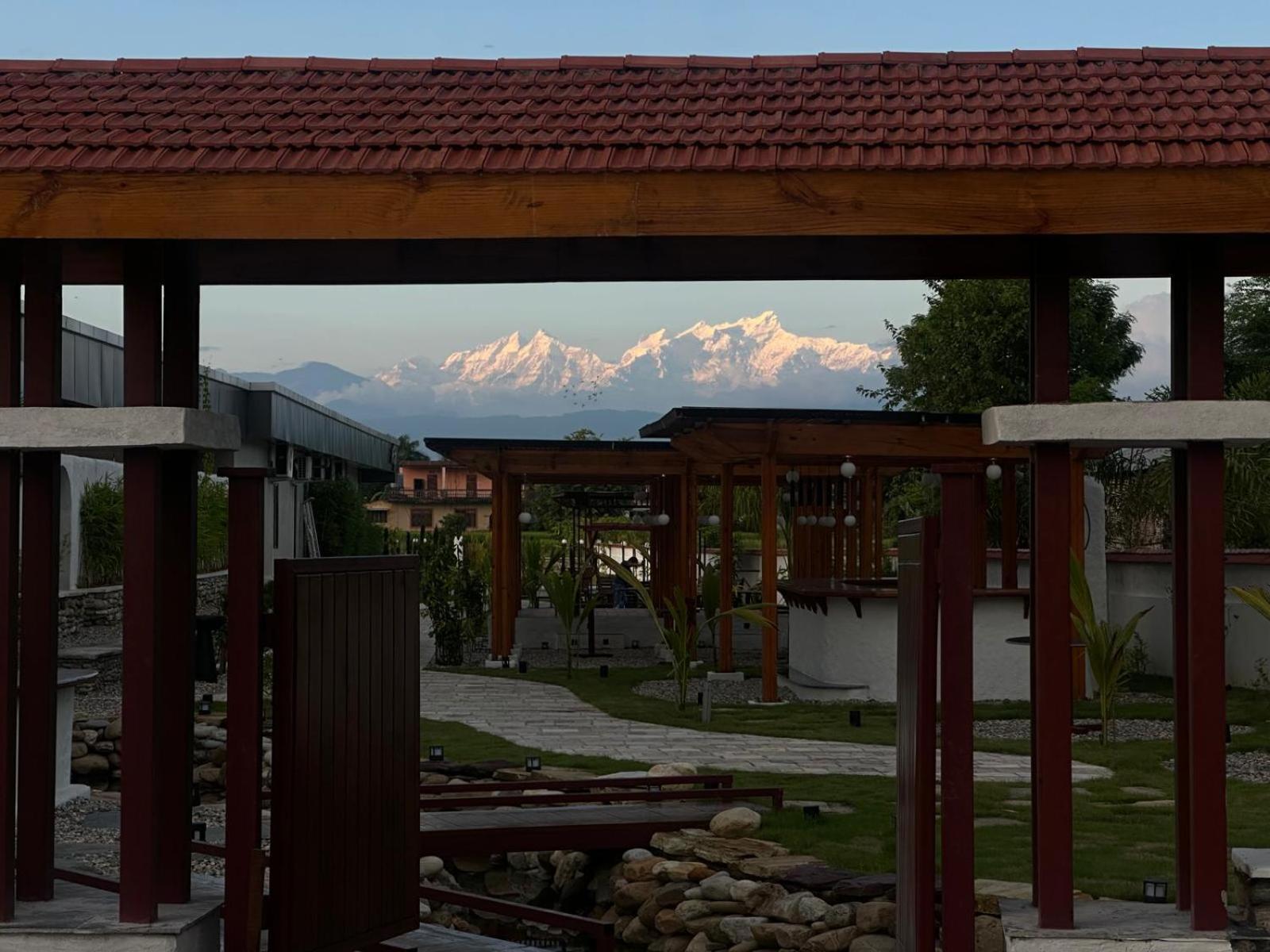 Hotel Aikawa Sauraha Exterior photo